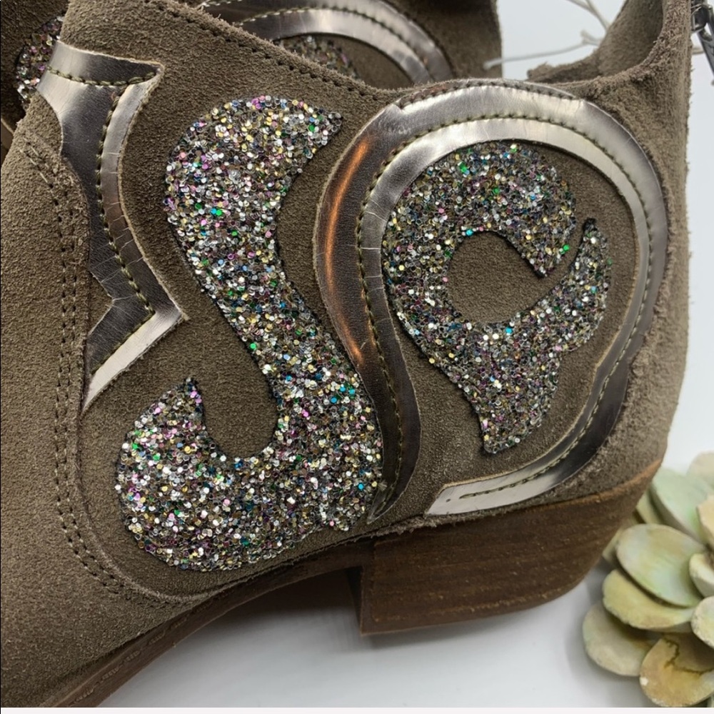NWT Cowgirl-Style Bootie